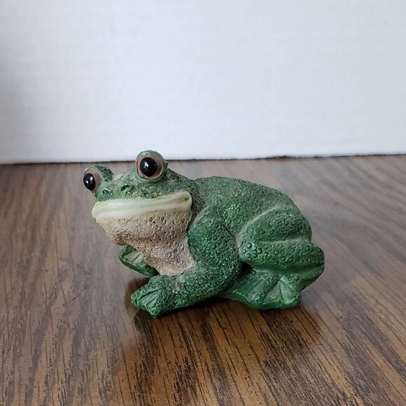 Vintage Small Green 2 Inch Resin Frog - Picture 1 of 4